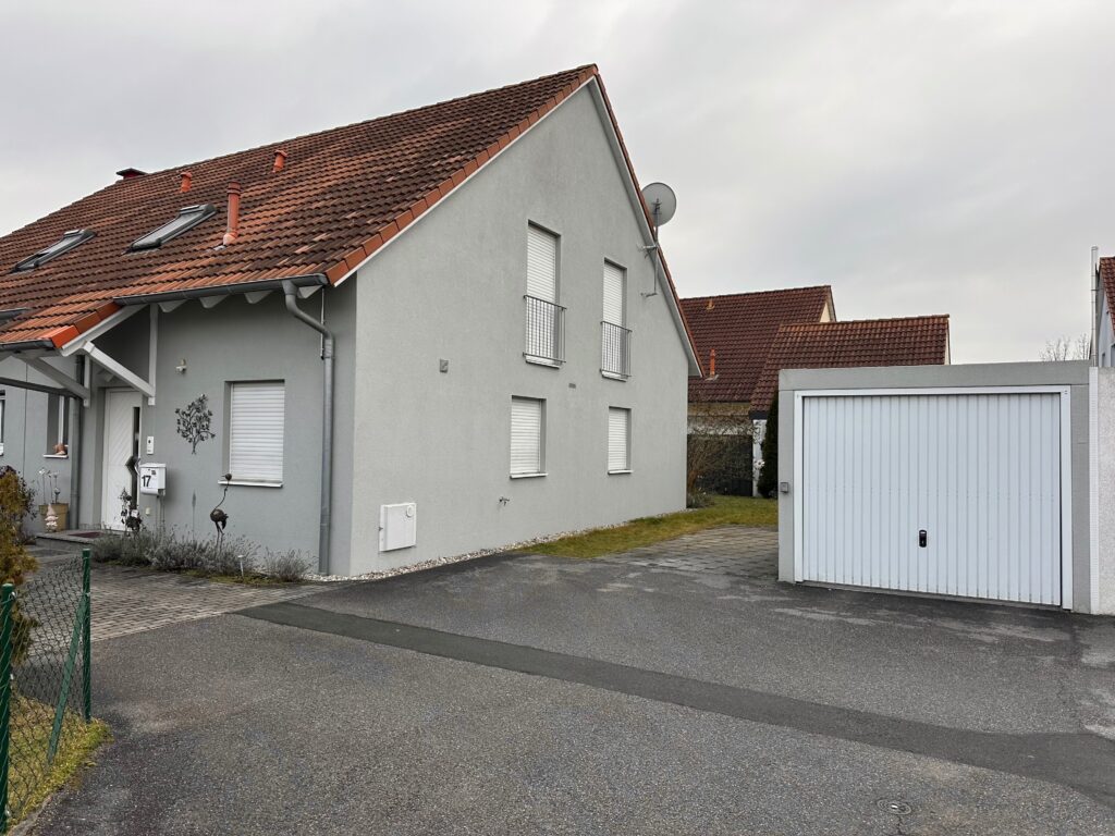 DHH mit Garage+ Stellplatz