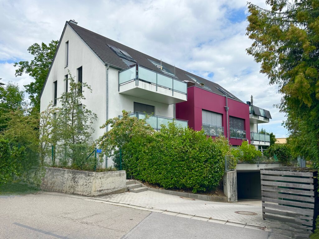 Modernes Wohngebäude in Holzständerbauweise