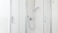 Dusche mit doppelseitige Klapptüre