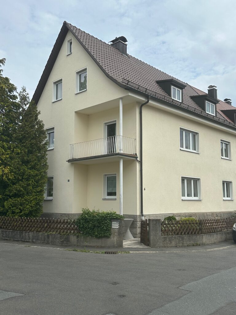 Mehrfamilieneckhaus